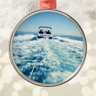 Tubing hinter Speedboot Ornament Aus Metall