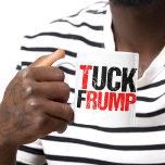 Tuck Frump Funny Anti Donald Trump Kaffeetasse<br><div class="desc">Tuck Frump. Ein lustiges politisches Konzept für den Widerstand,  um Protest oder Kundgebung gegen Trump zu bringen. Wir müssen ihn wegen geheimer Absprachen mit Russland zur Verantwortung ziehen. Gabe gegen Trump als Spaß.</div>