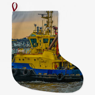 Tugboat segeln am Fluss, montevideo, uruguay Großer Weihnachtsstrumpf