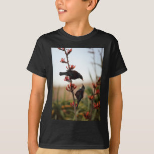 Tui-Vögel auf Neuseeländischem Leinenstrauch T-Shirt
