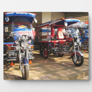 Tuk Tuk Showroom ... Udon Thani, Isaan, Thailand Fotoplatte
