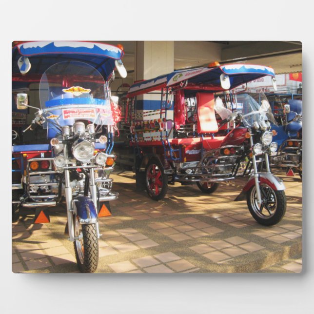 Tuk Tuk Showroom ... Udon Thani, Isaan, Thailand Fotoplatte (Vorderseite)