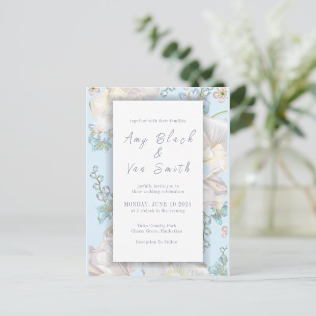 Tulip Blue Floral Wedding Einladungspostkarte (Stehend Vorderseite)