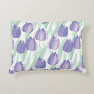 Tulip Design: helle violette Blüte. Dekokissen