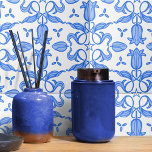 Tulip und Stern gemustert blau Fliese<br><div class="desc">Schöne Tulpe und Sternoberflächen Muster wiederholen Design Fliesen in blau und weiß. Einzigartige grafische Kunst und Design von Sarah Trett für www.mylittleeden.com</div>
