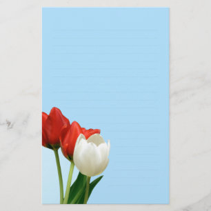 Tulipes rouges et blanches sur le papier à lettre