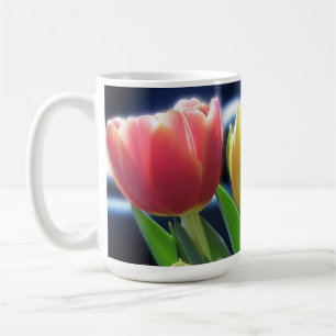 Tulpe-Blumen, die Tasse trinken