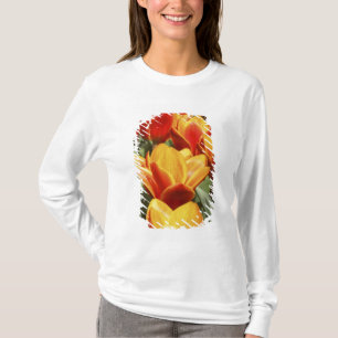 Tulpen gibt es im Keukenhof-Garten, Holland. T-Shirt