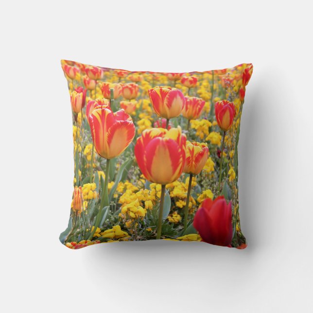 Tulpen, helles und buntes Gelbes und Rot Kissen (Vorderseite)