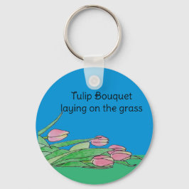 Tulpenstrauß auf dem Gras liegend Schlüsselanhänger