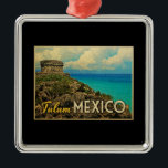 Tulum Mexico Ornament Aus Metall<br><div class="desc">Die Maya-Ruinen von Tulum,  Mexiko,  auf der Yucatan-Halbinsel werden durch das reizende,  grün-blaue Wasser des karibischen Meeres in diesem Vintage-Reise-Bild ergänzt.</div>