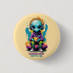 Tuned in Zoned out Coffee On Niedliche Alien Art Button
