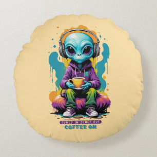 Tuned in Zoned out Coffee On Niedliche Alien Art Rundes Kissen