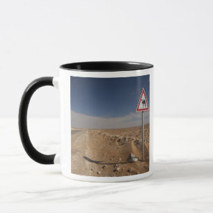 Tunesien, Ksour-Gebiet, Ksar Ghilane, Öl-Pipeline Tasse