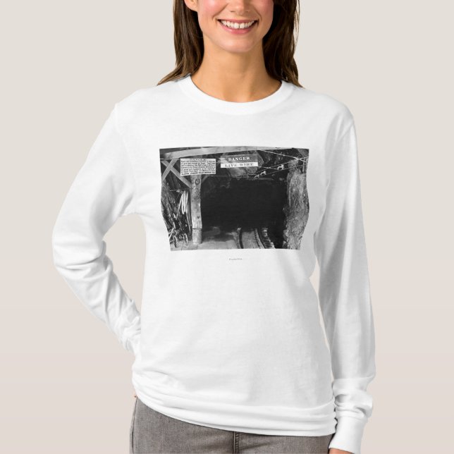 Tunnel in Juneau, Alaska Treadwell Bergwerk T-Shirt (Vorderseite)