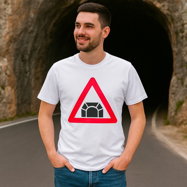 Tunnelwarnung Straßenzeichen T-Shirt (Von Creator hochgeladen)