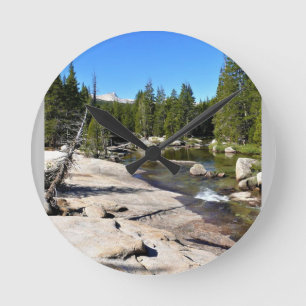 Tuolumne River with Cathedral Peak, Yosemite, CA Runde Wanduhr