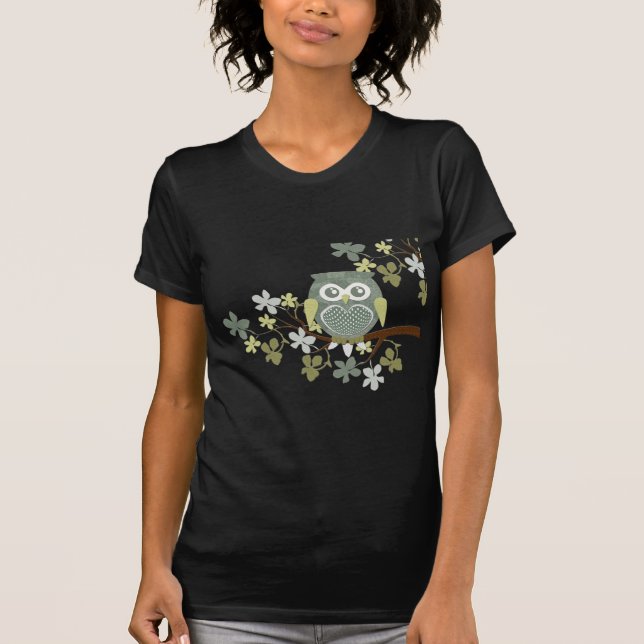 Tupfen-Eule im Baum T-Shirt (Vorderseite)