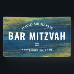 Türkis Bar Mitzvah Gold Bold Moderne Typografie Banner<br><div class="desc">Seien Sie stolz, freuen Sie sich und präsentieren Sie diesen Meilenstein Ihres Lieblings-Bar Mitzvah! Hänge diesen coolen, einzigartigen, modernen, personalisierten Banner auf, um seinen besonderen Tag zu ergänzen. Metallische goldene Pinselstriche und Star of David, zusammen mit fett-weißer Typografie, überlagern einen reichen, türkisfarbenen, blauen Farbhintergrund. Personalisieren Sie den benutzerdefinierten Text mit...</div>