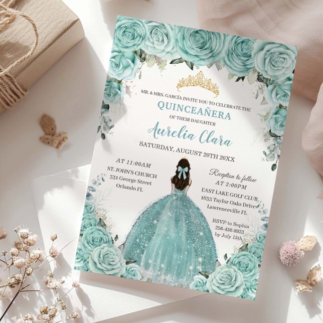 Türkis Blue Floral Princess Gold Quinceañera Einladung (Soft Turquoise Blue Roses gold quinceanera xv sweet 15 16 birthday invitation printed card template )