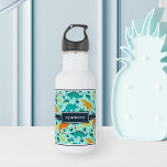 Türkis | Niedlich farbige Dinosaurier Muster Kids  Edelstahlflasche<br><div class="desc">Personalisieren Sie diese niedliche Dinosaurier-Wasserflasche mit dem Namen Ihres Kindes in weißer Schrift für eine coole Touch! Dieses farbenfrohe Design wurde speziell für Kinder entwickelt,  die Dinosaurier lieben. Auf einem lebendigen Aquabackboden sind die Bilder in Orange,  Gelb und Minzgrün gehalten.</div>