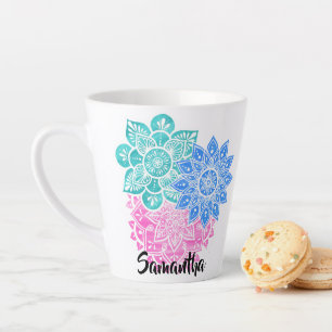 Türkisblaue Mandalas in Rosa Milchtasse