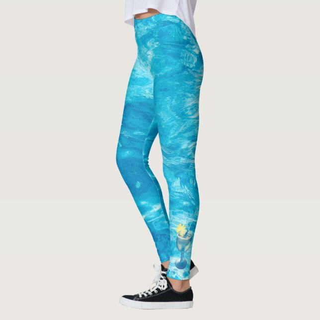 Türkisblaues Wasser mit Cocktail Leggings (Links)