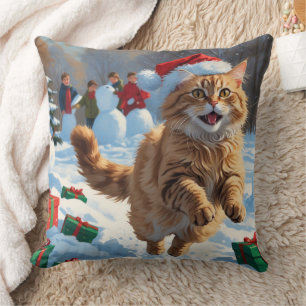 Türkische Angora-Katze läuft in Schnee-Weihnachtsm Kissen