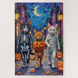 Türkische Angora-Katzen in Halloween-Kostümen
