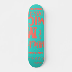 Türkise und lebende Korallen-Grunge-Wortwolke Skateboard