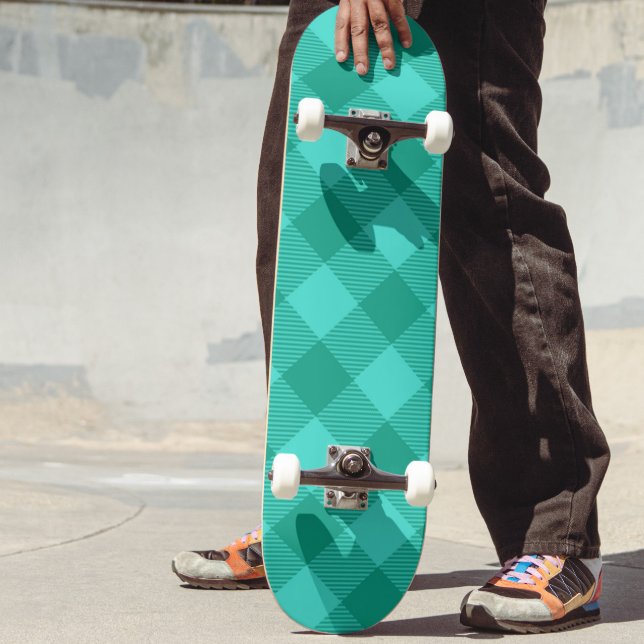 Türkises und Türkises Gingham Karo Design  Skateboard (Von Creator hochgeladen)