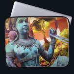Türkisfarbene asiatische Kriegerstatue Antikes Fot Laptopschutzhülle<br><div class="desc">Diese asiatische Kriegerstatue entdeckt in einer üppigen Gartenlandschaft und ruft zu Reisen und Erkundungen auf. Erleben Sie Ihren Computer mit dieser atemberaubenden Fotografie neopren Laptop-Hülle. Dieser Laptop-Ärmel ist in drei Größen erhältlich: 15 Zoll, 13 Zoll und 10 Zoll. Ein tolles Geschenk für jemanden, der etwas Besonderes ist! Sie können diesen...</div>