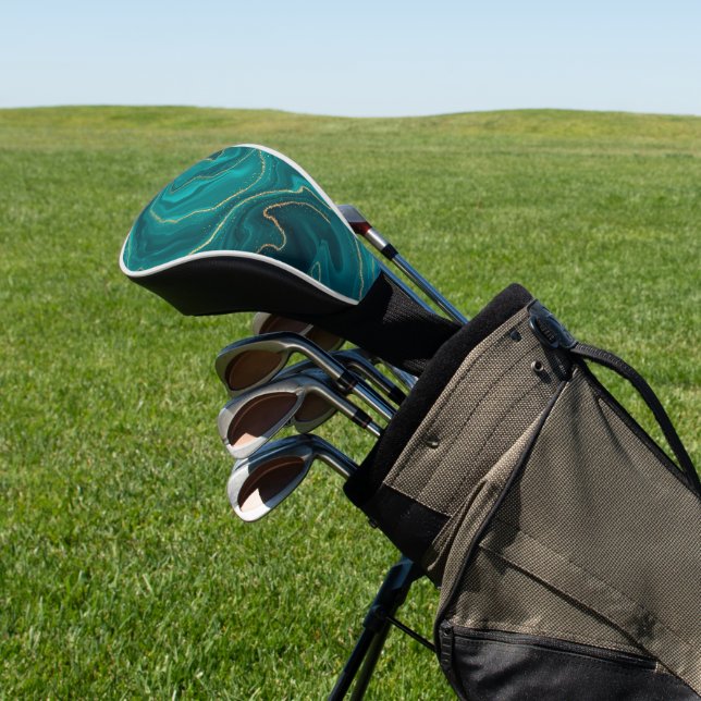 Türkisfarbener Marmorboden mit Gold Golf Headcover (In SItu)