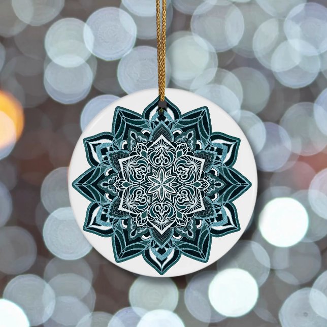Türkisschneeflocke auf Weiß Keramik Ornament (Von Creator hochgeladen)