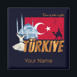 Türkiye Istanbul Vintage Flagge Türkei Souvenir Magnet<br><div class="desc">Türkiye mit blauer Moschee und Flag Retro Türkei Design für Urlaub. Türkei im Mittleren Osten Artwork mit Tänzer und Kamel Vintagen Souvenir für Reisen nach Ankara und Istanbul. Türkei Souvenir mit Fahne für Bosporus Urlauber und Rucksacktouristen. Türkiye im Mittleren Osten Retro-Souvenir mit Kamel und Moschee mit Fahne. Türkei Design für...</div>