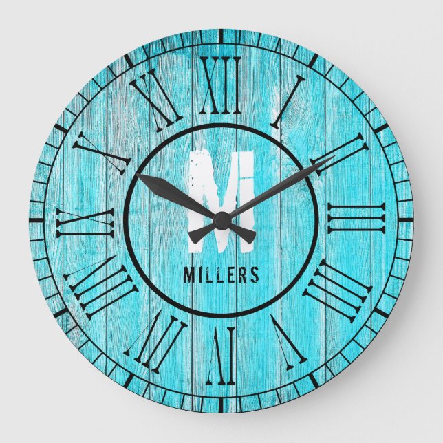 Turquoise Blue Family Monogram Weathered Wood Große Wanduhr (Vorderseite)