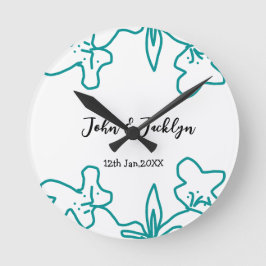 Turquoise blue wedding couple name date flstylish  runde wanduhr
