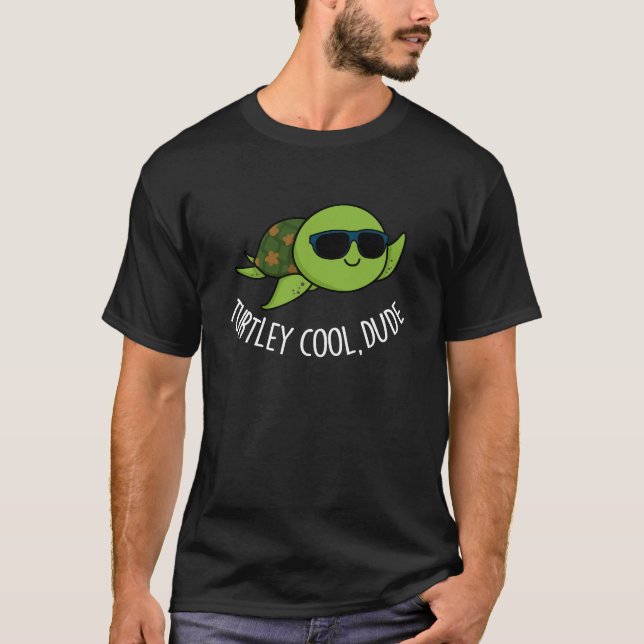 Turtley Cool Typ Funny Turtle Pun Dark BG T-Shirt (Vorderseite)