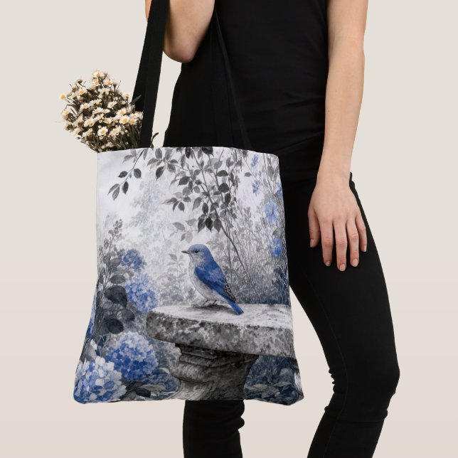 Tuschewaschung Blaumerle auf einer steinernen Gart Tasche (Von Nahem)