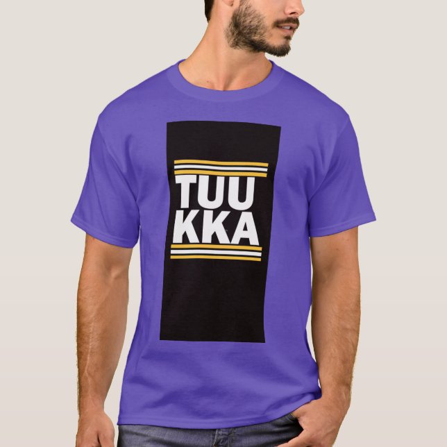 Tuukka zwischen den Rohren T-Shirt (Vorderseite)