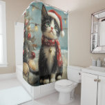 Tuxedo Cat Christmas Vintag Beach Duschvorhang<br><div class="desc">Bringen Sie die Wärme der Ferien an die Küste mit diesem charmanten, Vintag inspirierten Design mit einer festlichen Katze, die auf einem ruhigen Strand sitzt. Mit einer klassischen Touch nostalgischer Töne und Küstenstöcke erweckt dieses Kunstwerk den Zauber der Weihnachtszeit am Meer. Dieses Design ist perfekt für den gelungenen Urlaub geeignet...</div>