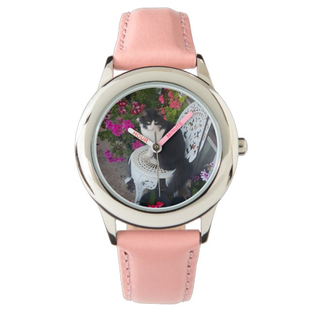 Tuxedo Cat Cute with Pretty Flowers Black Cats Armbanduhr (Vorderseite)