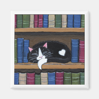 Tuxedo Chat dormir sur la bibliothèque Magnet d'ar
