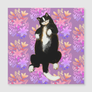 Tuxedo Katze Schlafen auf Blumenbeet Magnetkarte