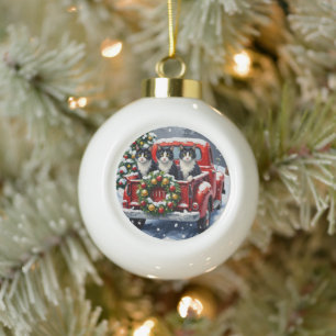 Tuxedo-Katze Weihnachten Rotes Lastwagen Ferien Keramik Kugel-Ornament