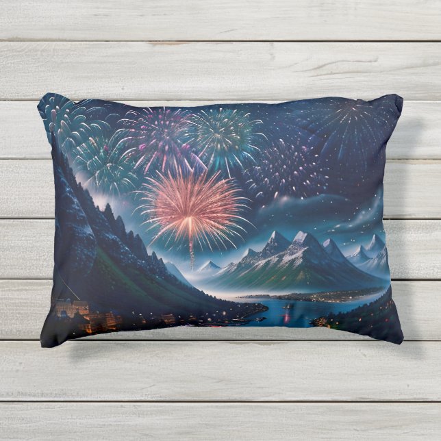 Twilight Mountain mit Feuerwerk Kissen Für Draußen (Vorderseite)