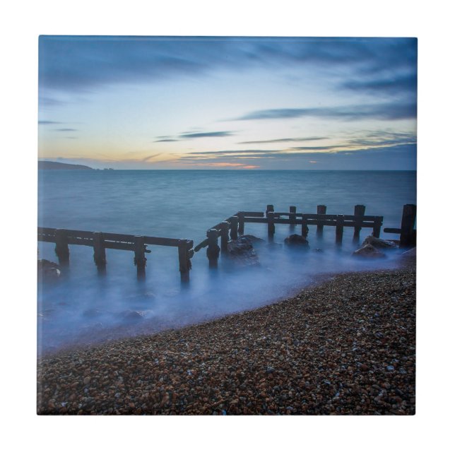 Twilight Sky Over Shoreline and Breakwater Fliese (Vorderseite)