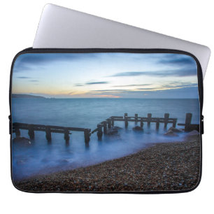 Twilight Sky Over Shoreline and Breakwater Laptopschutzhülle