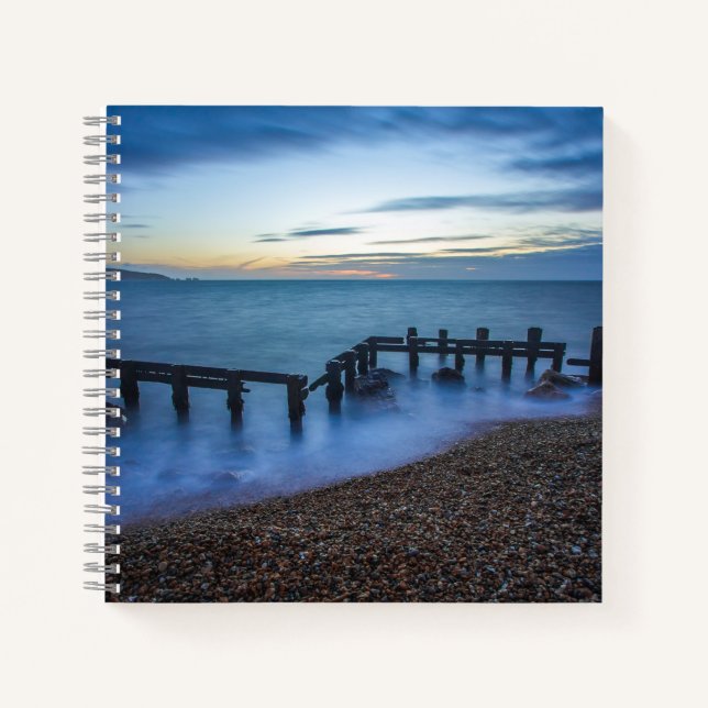 Twilight Sky Over Shoreline and Breakwater Notizbuch (Vorderseite)