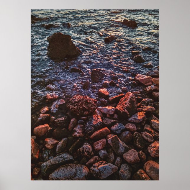Twilight Treascape: Felsstrand Poster (Vorne)